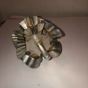 1930's rolling steel cookie cutter w/6 different cookie designs. Used